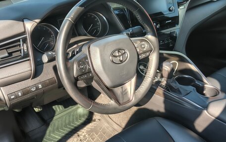 Toyota Camry, 2021 год, 2 600 000 рублей, 9 фотография