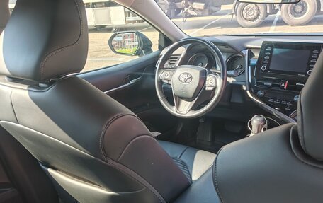 Toyota Camry, 2021 год, 2 600 000 рублей, 11 фотография