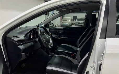 Toyota Yaris XP150 рестайлинг, 2022 год, 1 200 000 рублей, 8 фотография