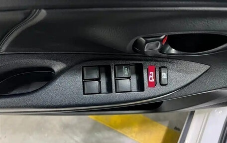 Toyota Yaris XP150 рестайлинг, 2022 год, 1 200 000 рублей, 10 фотография