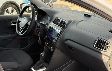 Volkswagen Polo VI (EU Market), 2017 год, 1 100 000 рублей, 28 фотография