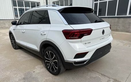 Volkswagen T-Roc I, 2022 год, 1 730 000 рублей, 6 фотография
