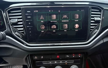 Volkswagen T-Roc I, 2022 год, 1 730 000 рублей, 9 фотография
