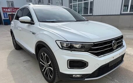 Volkswagen T-Roc I, 2022 год, 1 730 000 рублей, 3 фотография