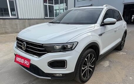 Volkswagen T-Roc I, 2022 год, 1 730 000 рублей, 2 фотография