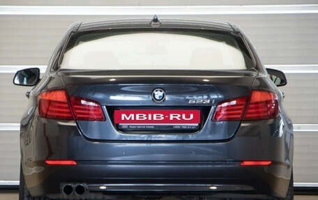 BMW 5 серия, 2011 год, 1 990 000 рублей, 6 фотография