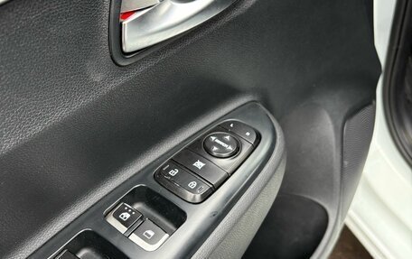 KIA Rio IV, 2018 год, 1 365 000 рублей, 12 фотография