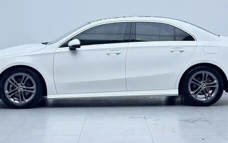 Mercedes-Benz A-Класс, 2022 год, 1 850 000 рублей, 7 фотография