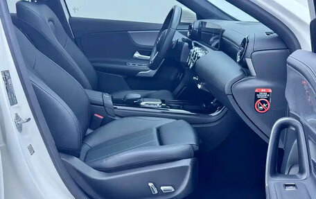Mercedes-Benz A-Класс, 2022 год, 1 850 000 рублей, 28 фотография