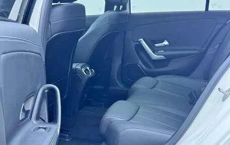 Mercedes-Benz A-Класс, 2022 год, 1 850 000 рублей, 36 фотография