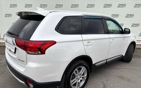 Mitsubishi Outlander III рестайлинг 3, 2018 год, 1 990 000 рублей, 3 фотография