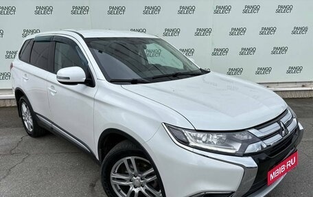 Mitsubishi Outlander III рестайлинг 3, 2018 год, 1 990 000 рублей, 2 фотография