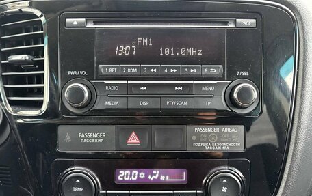 Mitsubishi Outlander III рестайлинг 3, 2018 год, 1 990 000 рублей, 10 фотография