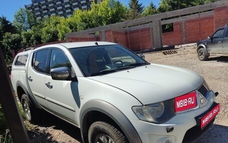 Mitsubishi L200 IV рестайлинг, 2013 год, 1 400 000 рублей, 1 фотография