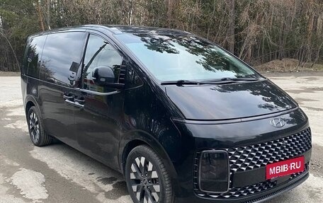 Hyundai Staria, 2021 год, 3 950 000 рублей, 2 фотография