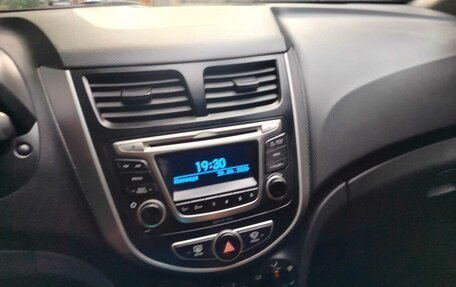 Hyundai Solaris II рестайлинг, 2015 год, 899 000 рублей, 12 фотография