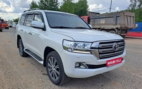 Toyota Land Cruiser 200, 2018 год, 5 990 000 рублей, 4 фотография