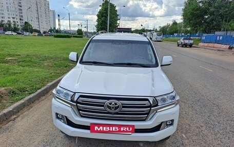 Toyota Land Cruiser 200, 2018 год, 5 990 000 рублей, 3 фотография