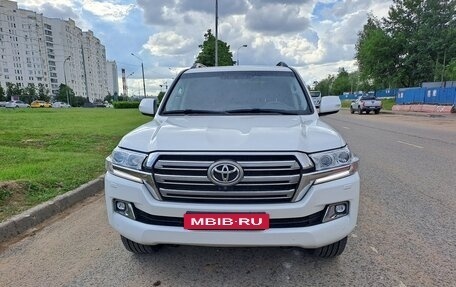 Toyota Land Cruiser 200, 2018 год, 5 990 000 рублей, 2 фотография