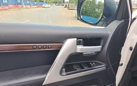 Toyota Land Cruiser 200, 2018 год, 5 990 000 рублей, 14 фотография