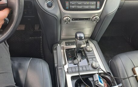 Toyota Land Cruiser 200, 2018 год, 5 990 000 рублей, 16 фотография