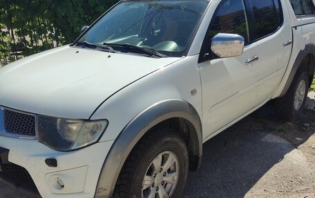 Mitsubishi L200 IV рестайлинг, 2013 год, 1 400 000 рублей, 2 фотография