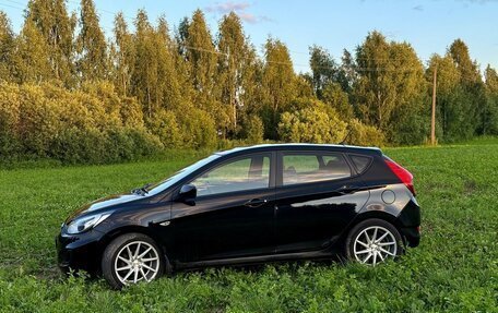 Hyundai Solaris II рестайлинг, 2011 год, 670 000 рублей, 3 фотография
