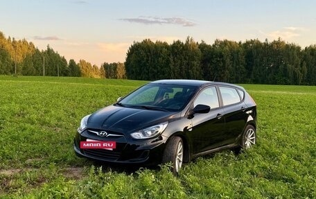 Hyundai Solaris II рестайлинг, 2011 год, 670 000 рублей, 2 фотография