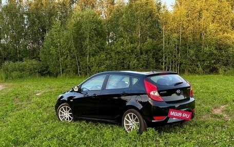 Hyundai Solaris II рестайлинг, 2011 год, 670 000 рублей, 4 фотография