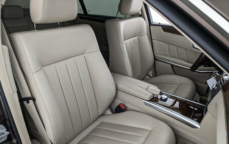 Mercedes-Benz E-Класс, 2014 год, 1 880 000 рублей, 24 фотография