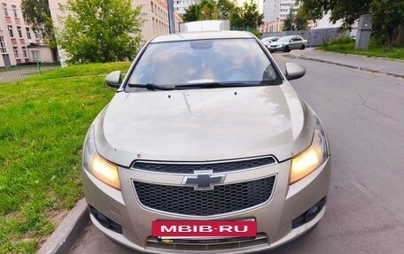 Chevrolet Cruze II, 2010 год, 510 000 рублей, 3 фотография