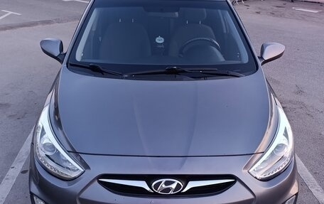 Hyundai Solaris II рестайлинг, 2013 год, 680 000 рублей, 1 фотография