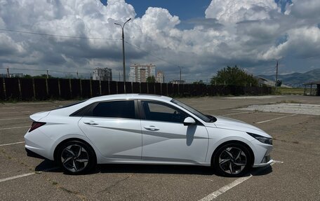 Hyundai Elantra, 2022 год, 2 000 000 рублей, 5 фотография