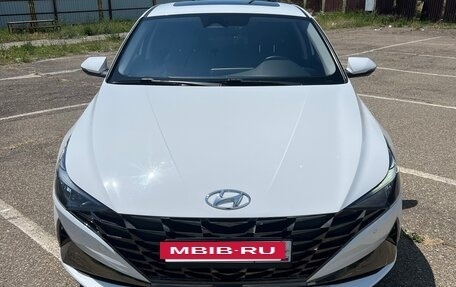 Hyundai Elantra, 2022 год, 2 000 000 рублей, 2 фотография