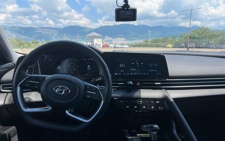 Hyundai Elantra, 2022 год, 2 000 000 рублей, 18 фотография