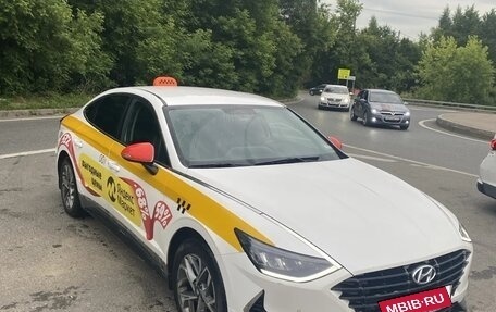 Hyundai Sonata VIII, 2021 год, 1 500 000 рублей, 2 фотография