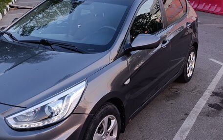 Hyundai Solaris II рестайлинг, 2013 год, 680 000 рублей, 2 фотография