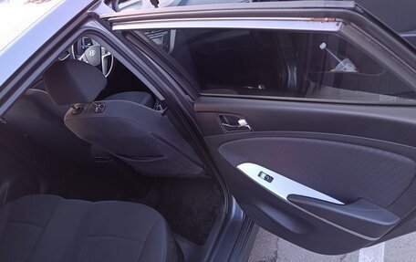 Hyundai Solaris II рестайлинг, 2013 год, 680 000 рублей, 9 фотография