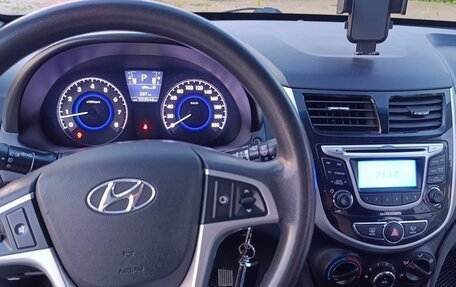 Hyundai Solaris II рестайлинг, 2013 год, 680 000 рублей, 13 фотография