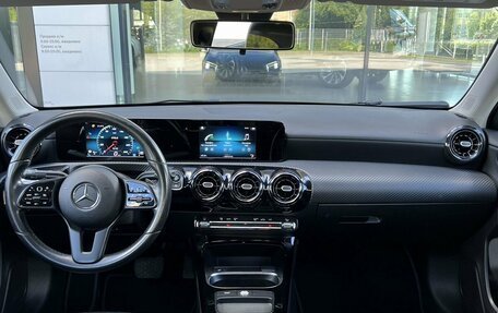 Mercedes-Benz A-Класс, 2019 год, 1 940 000 рублей, 20 фотография
