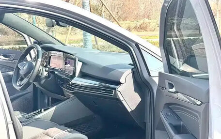 Volkswagen Golf VIII, 2024 год, 2 456 500 рублей, 9 фотография
