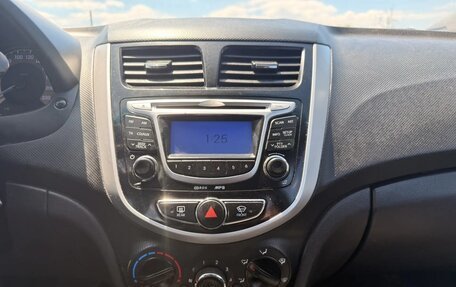 Hyundai Solaris II рестайлинг, 2011 год, 690 000 рублей, 8 фотография