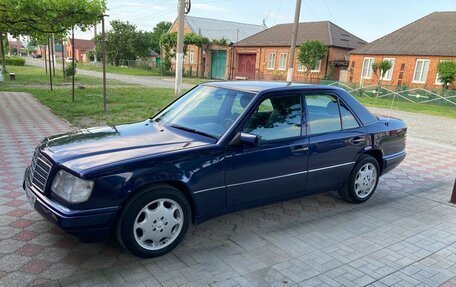 Mercedes-Benz E-Класс, 1994 год, 620 000 рублей, 2 фотография