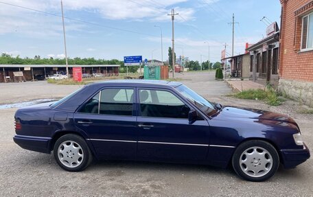 Mercedes-Benz E-Класс, 1994 год, 620 000 рублей, 3 фотография