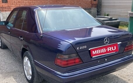 Mercedes-Benz E-Класс, 1994 год, 620 000 рублей, 4 фотография