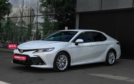Toyota Camry, 2021 год, 3 100 000 рублей, 2 фотография