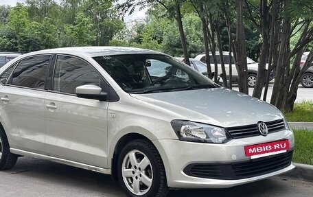 Volkswagen Polo VI (EU Market), 2011 год, 650 000 рублей, 2 фотография