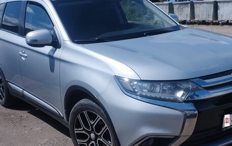 Mitsubishi Outlander III рестайлинг 3, 2015 год, 1 450 000 рублей, 1 фотография