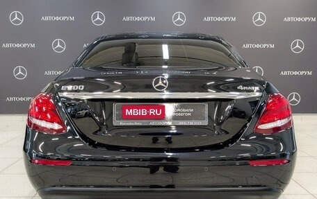 Mercedes-Benz E-Класс, 2019 год, 3 490 000 рублей, 6 фотография