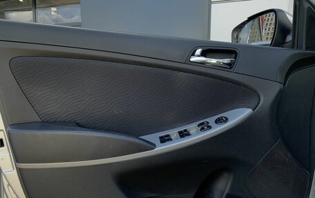 Hyundai Solaris II рестайлинг, 2012 год, 739 000 рублей, 11 фотография